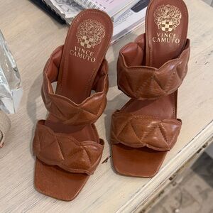 Vince Camuto Women's Tan Quilted heels